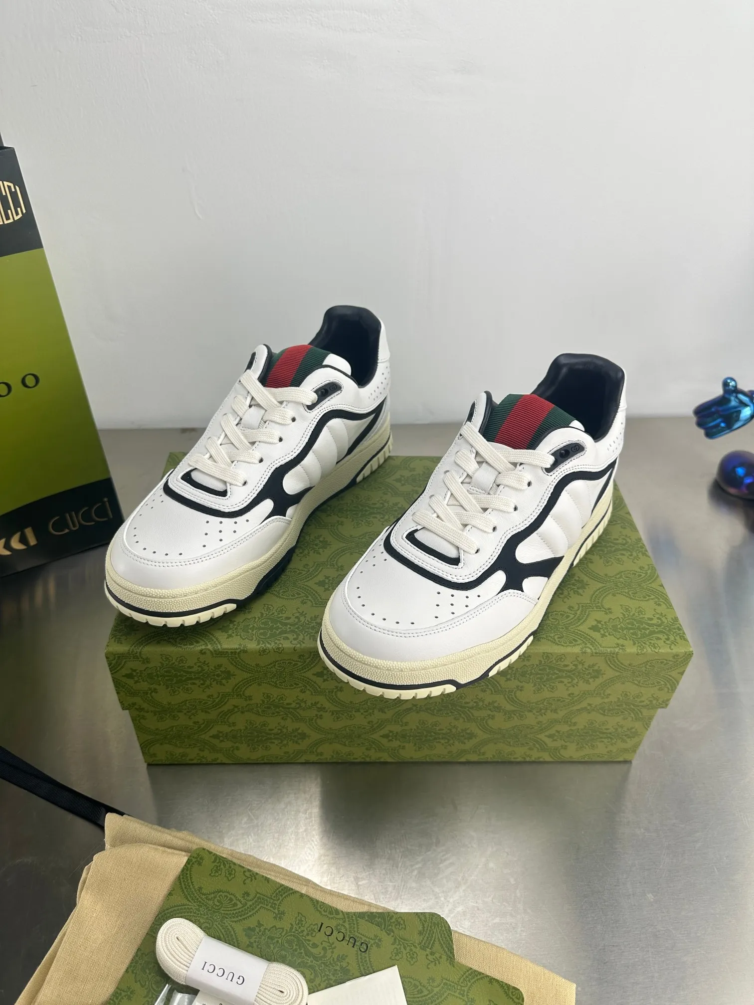 👟👟Ex-factory price 600👟👟 Gucci's latest hot-selling series of high and low-cut distressed couple's sneakers are shipped. The original version is purchased, developed and manufactured. This high-low top sneaker adopts a basketball-style silhouette design, cleverly integrated with hollow panels and distressed effects, showing its unique ingenuity. The ingenuity incorporates brand logo details such as interlocking Double G styling accessories and Gucci lettering, a low-key tribute to the brand's design heritage. Exquisite packaging at the delivery counter 🛍📦 ▪️ Fabric: Original customized imported first-layer cowhide ▪️ Inner lining: Imported first-layer cowhide ▪️ Sole: Original molded TPU sole ▪️ Sole thickness: 3cm ▪️ Size: 35-46 (Male 38 46 customized)
